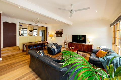 Holly Lodge - Australian Directory 3
