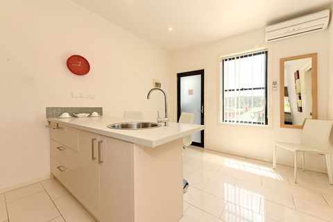 Hobart Lodge - Australian Directory 6