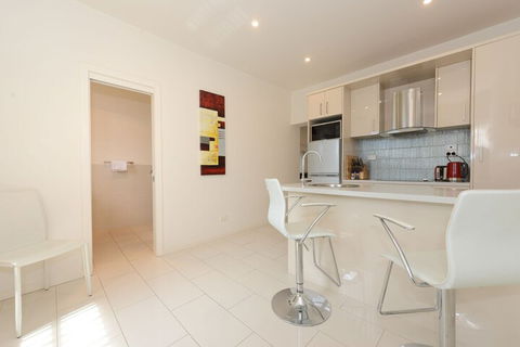 Hobart Lodge - Australian Directory 0