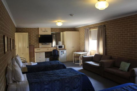 Grand Manor Motor Inn - Queanbeyan - Australian Directory 6