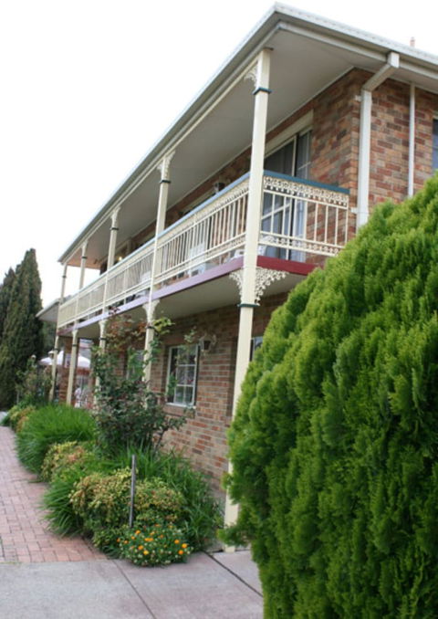 Grand Manor Motor Inn - Queanbeyan - Australian Directory 1