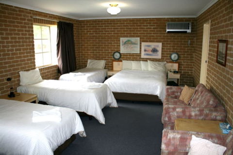 Grand Manor Motor Inn - Queanbeyan - Australian Directory 5