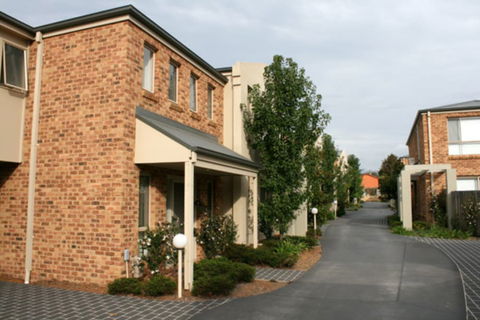 Grand Manor Motor Inn - Queanbeyan - Australian Directory 2
