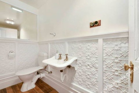 Rose Garden Spacious Family Home Near CBD - Australian Directory 2