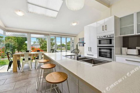Rose Garden Spacious Family Home Near CBD - Australian Directory 4