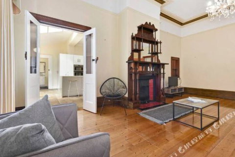 Rose Garden Spacious Family Home Near CBD - Australian Directory 3