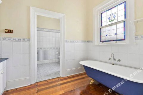 Rose Garden Spacious Family Home Near CBD - Australian Directory 5