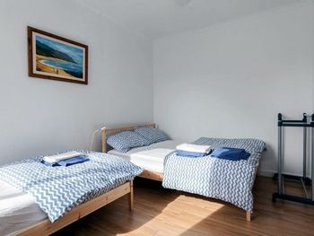 Villa Ellisa Unit 4 / 10 Columbia Close - Australian Directory 4