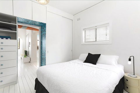 Minimalist Beachfront Apartment - Australian Directory 3