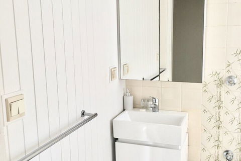 Minimalist Beachfront Apartment - Australian Directory 1