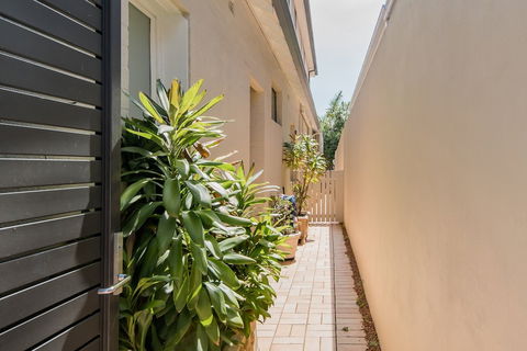 The Palm House Bondi - Australian Directory 0