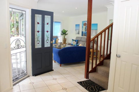 PACIFIC PALMS - Australian Directory 4