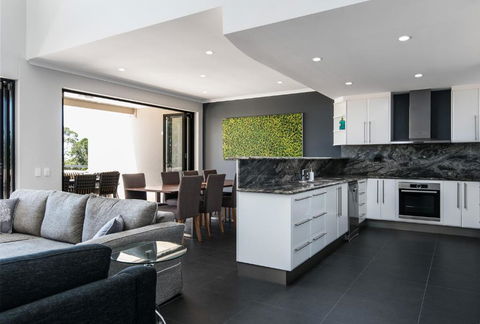Ocean Break Coolum - Australian Directory 5