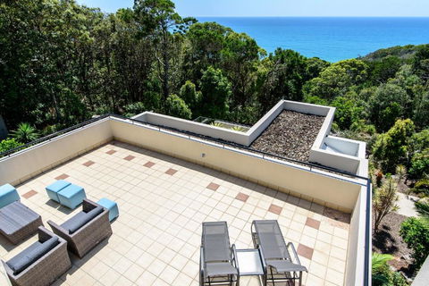 Ocean Break Coolum - Australian Directory 1