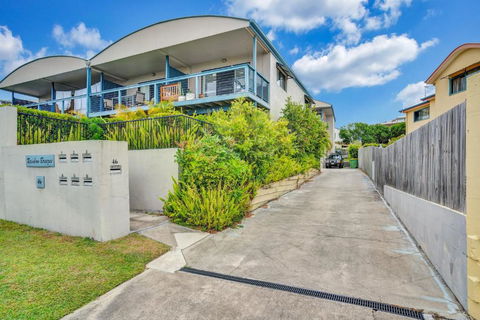 Rainbow Breezes 4 Rainbow Beach Townhouse With Breath Taking Ocean Views To Fraser Island - Australian Directory 2
