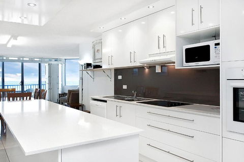 Monterey Lodge Unit 10 27 Warne Terrace. Kings Beach - Australian Directory 1