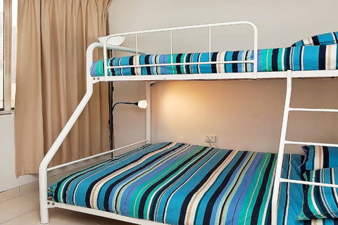 Monterey Lodge Unit 10 27 Warne Terrace. Kings Beach - Australian Directory 6