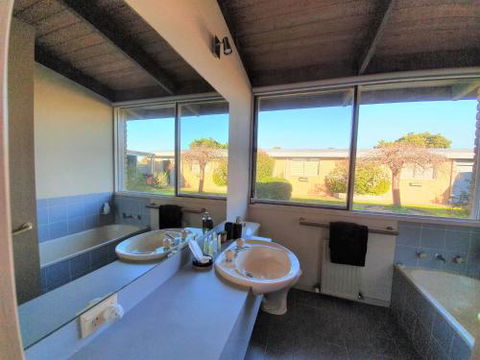 GRACEDALE HILLS HOMESTEAD - Australian Directory 3