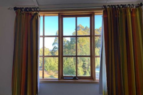 Wind Song Mountain Retreat - Australian Directory 6