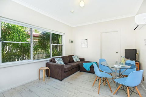 Smugglers Resort Style Apartments No 9 - Australian Directory 1