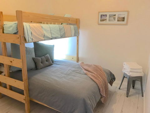 Smugglers Resort Style Apartments No 9 - Australian Directory 4