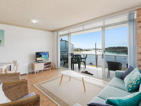 Sapphire Waters Unit 2 - Australian Directory 4