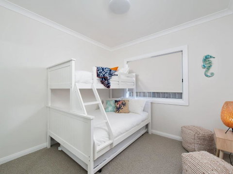 C A L M At Beautiful Shoal Bay - Australian Directory 4