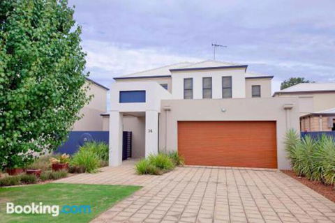 Brookwater Waterfront On Lake Mulwala - Australian Directory 1