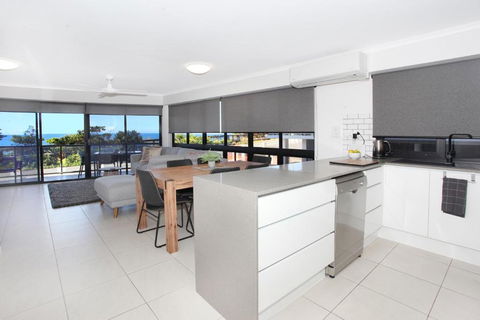 Unit 1 Phoenix Apartments Coolum Beach - Australian Directory 3