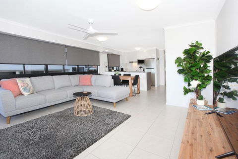 Unit 1 Phoenix Apartments Coolum Beach - Australian Directory 6