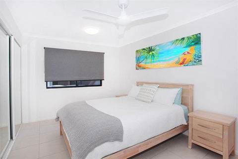Unit 1 Phoenix Apartments Coolum Beach - Australian Directory 4