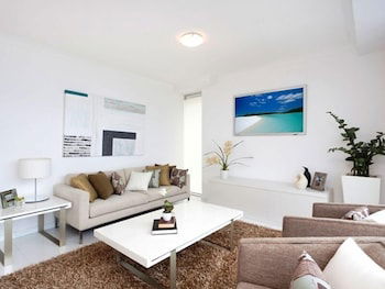Panoramic Views At Sub Penthouse Apt - Australian Directory 6