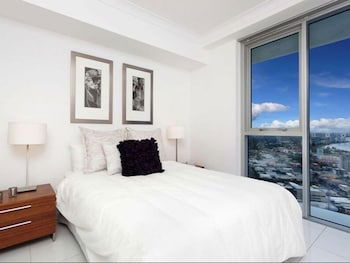 Panoramic Views At Sub Penthouse Apt - Australian Directory 1