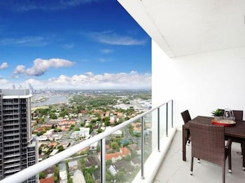 Panoramic Views At Sub Penthouse Apt - Australian Directory 4