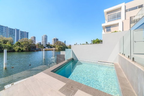 GC Private Homes - Waterfront Villas - Australian Directory 1