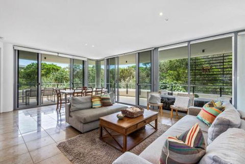 COTTON BEACH 94 MID FLOOR PENTHOUSE - Australian Directory 4