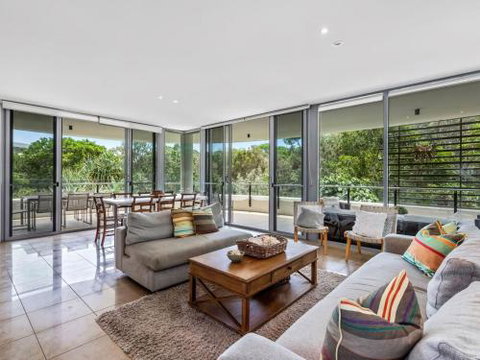COTTON BEACH 94 MID FLOOR PENTHOUSE - Australian Directory 5
