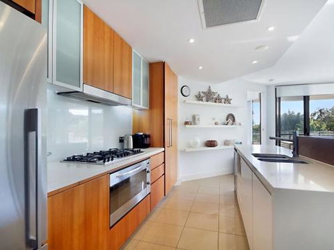 COTTON BEACH 94 MID FLOOR PENTHOUSE - Australian Directory 1