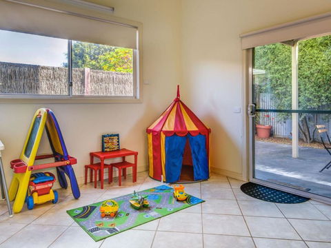 Cuttriss By The Beach - Australian Directory 1