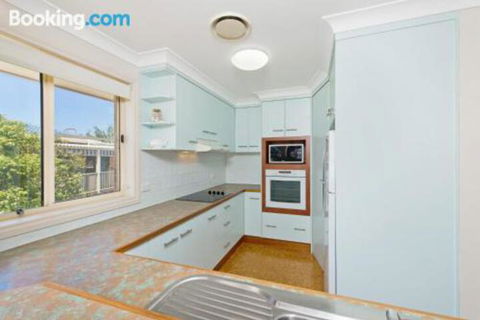 SEASCAPE An Enticing Lakeside Escape - Australian Directory 0