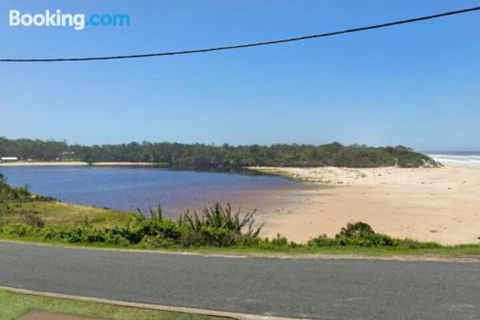SEASCAPE An Enticing Lakeside Escape - Australian Directory 4
