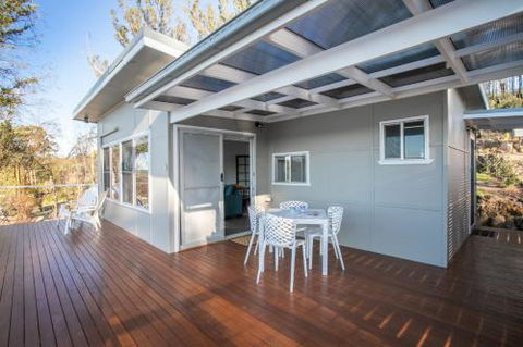 Home On The Water 21 Evans St. Lake Conjola - Australian Directory 6