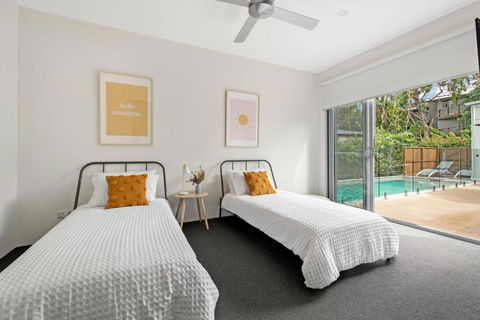 Sundays Beach House - Australian Directory 2