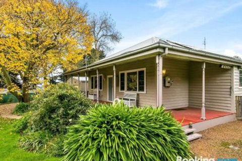 Elm Cottage - Australian Directory 6