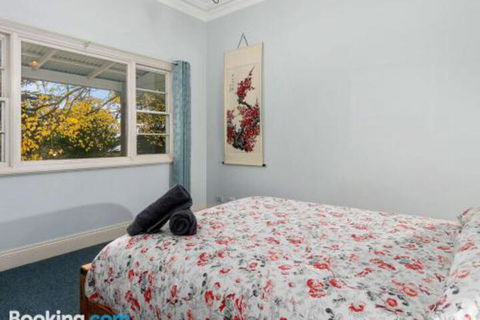Elm Cottage - Australian Directory 2