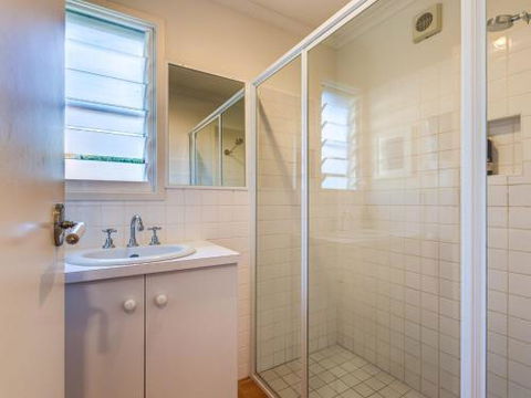 Hyams Seaside Apartment 4pm Check Out Sundays - Australian Directory 4