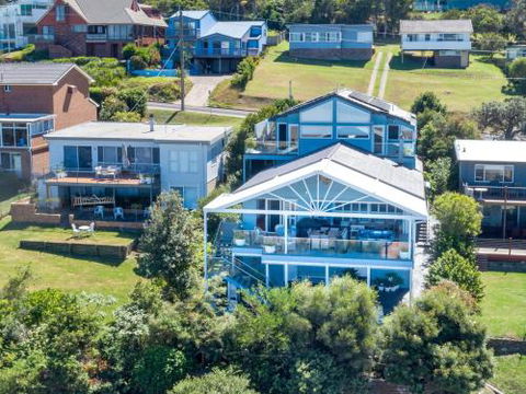 NANNY & POPPYS BEACH HOUSE Gerroa 4pm Check Out Sundays - Australian Directory 0