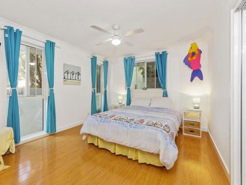 NANNY & POPPYS BEACH HOUSE Gerroa 4pm Check Out Sundays - Australian Directory 2