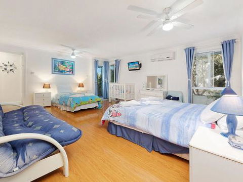 NANNY & POPPYS BEACH HOUSE Gerroa 4pm Check Out Sundays - Australian Directory 6