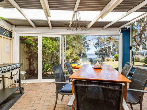 SORRENTO LAKESIDE Sanctuary Point 4pm Check Out Sundays - Australian Directory 2